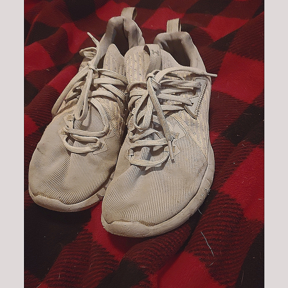 Men's Size 9 Under Armor Shoes